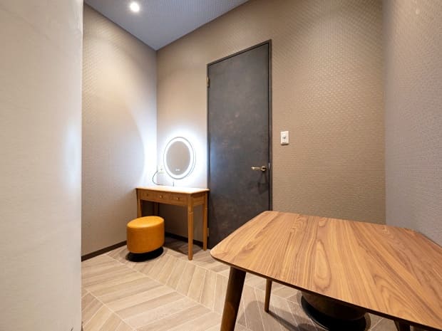 控室|グレイドパーク新宿駅前