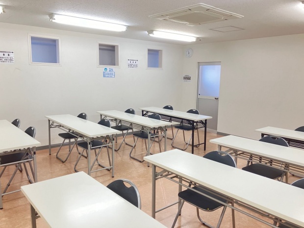 収容可能人数は16人(最適人数)~3名掛け最大24人|第四会議室(本館3階)|高崎白銀ビル貸し会議室