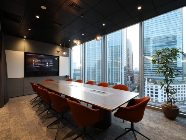 Just Inspire_複数名でのご利用に便利な会議室です。|JustCoグラントウキョウサウスタワー