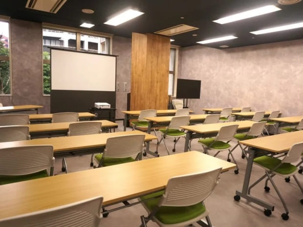 最大50名収容可能|新宿アイタウン会議室