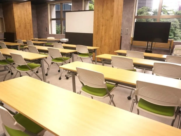 スクールレイアウト|新宿アイタウン会議室