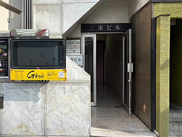 入り口前|ルームス 赤坂店
