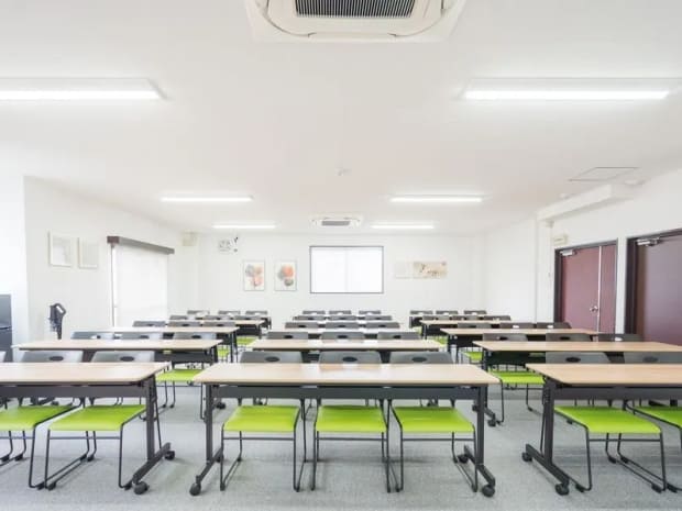 最大50名まで収容可能|Brain会議室