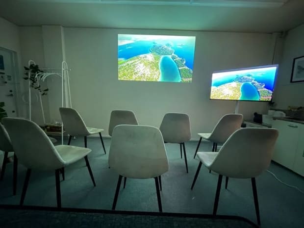 セミナーや説明会にもおすすめ|COCO会議室なんば駅前店