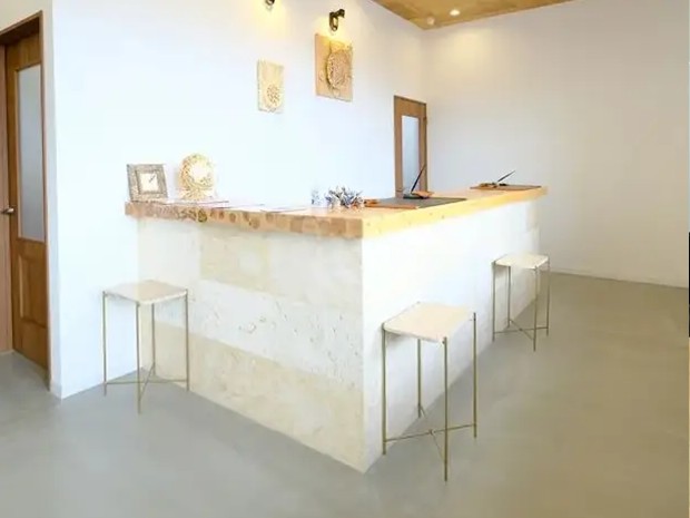 ダウンライトを均等に配置|HOKUTO SPACE 宮古島
