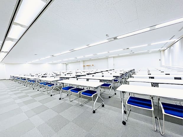 白を基調とした落ち着いた会議室|ビジョンセンター横浜(西口)