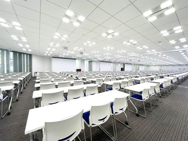 広々とした室内|ビジョンセンター東京 京橋