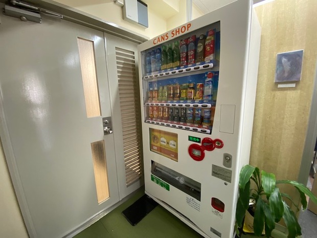 自動販売機ございます|テクネス レンタルスペース 上野駅前店